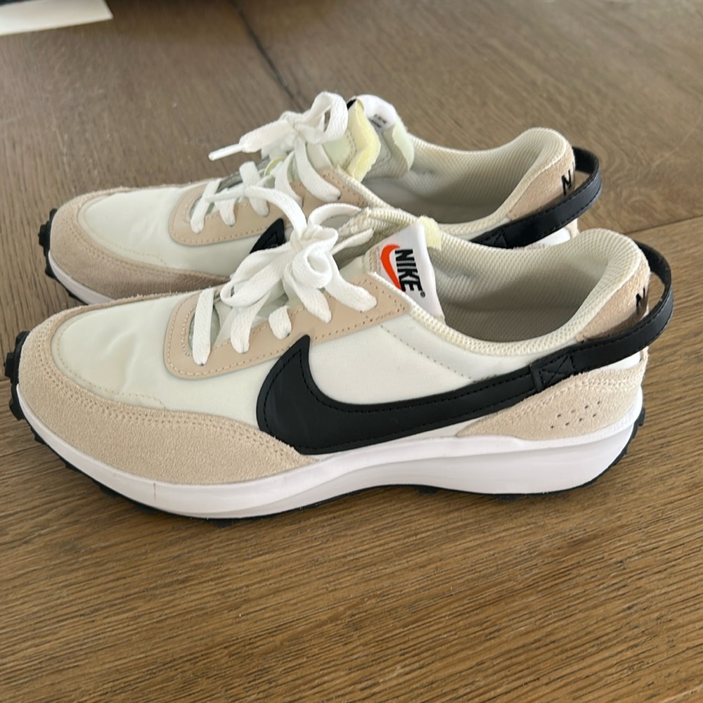 Women’s Nike Waffle Debut Sneakers- size 7.5 - white/black New never worn